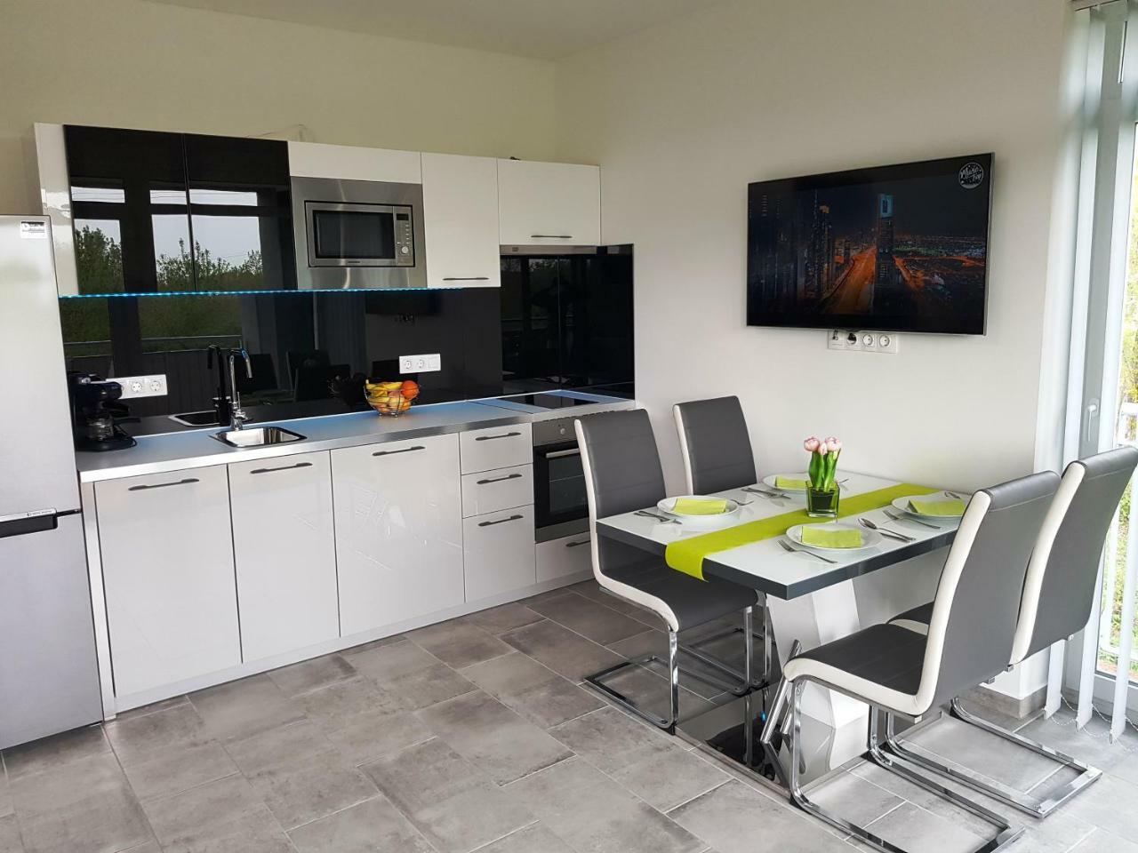 Lakefive Apartments Balatonfuered ภายนอก รูปภาพ