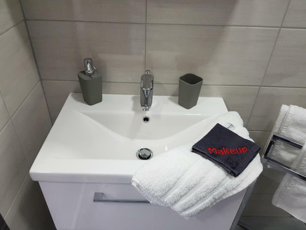 Lakefive Apartments Balatonfuered ภายนอก รูปภาพ