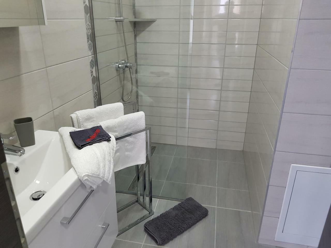 Lakefive Apartments Balatonfuered ภายนอก รูปภาพ