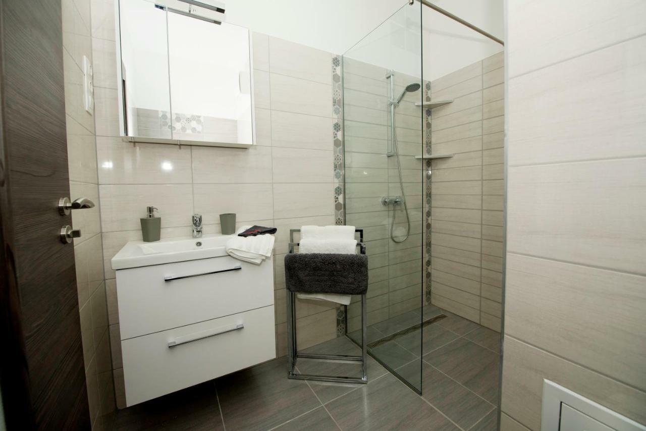 Lakefive Apartments Balatonfuered ภายนอก รูปภาพ